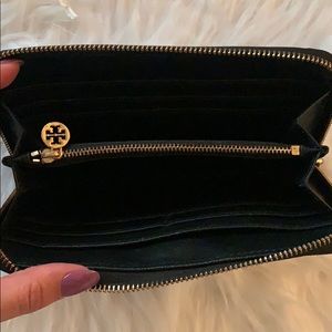 Tory Burch Bags - Tory Burch wallet Tory Burch Bags - Tory Burch wallet
